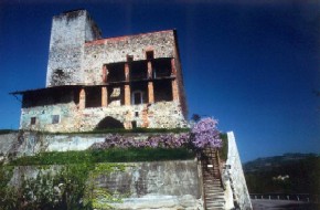 Resti del Castello Medioevale a Niella Tanaro